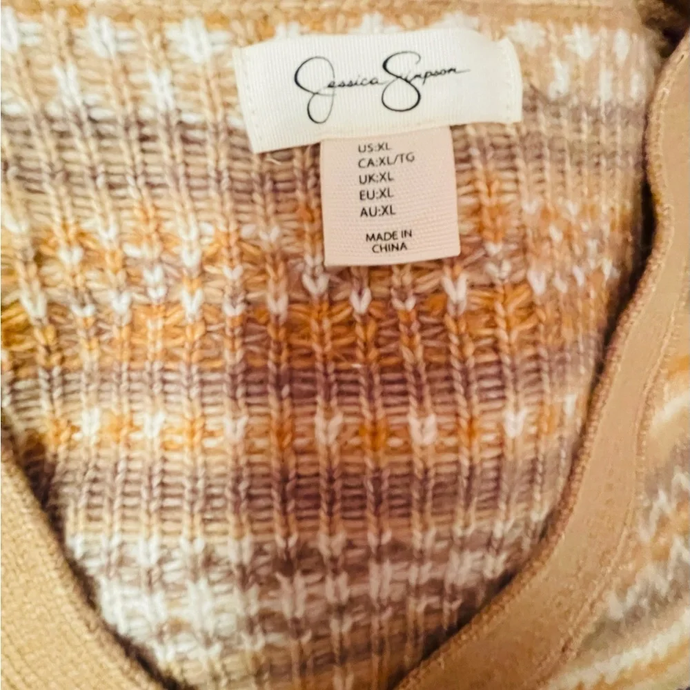 Cropped Button Sweater - Picture 5 of 5